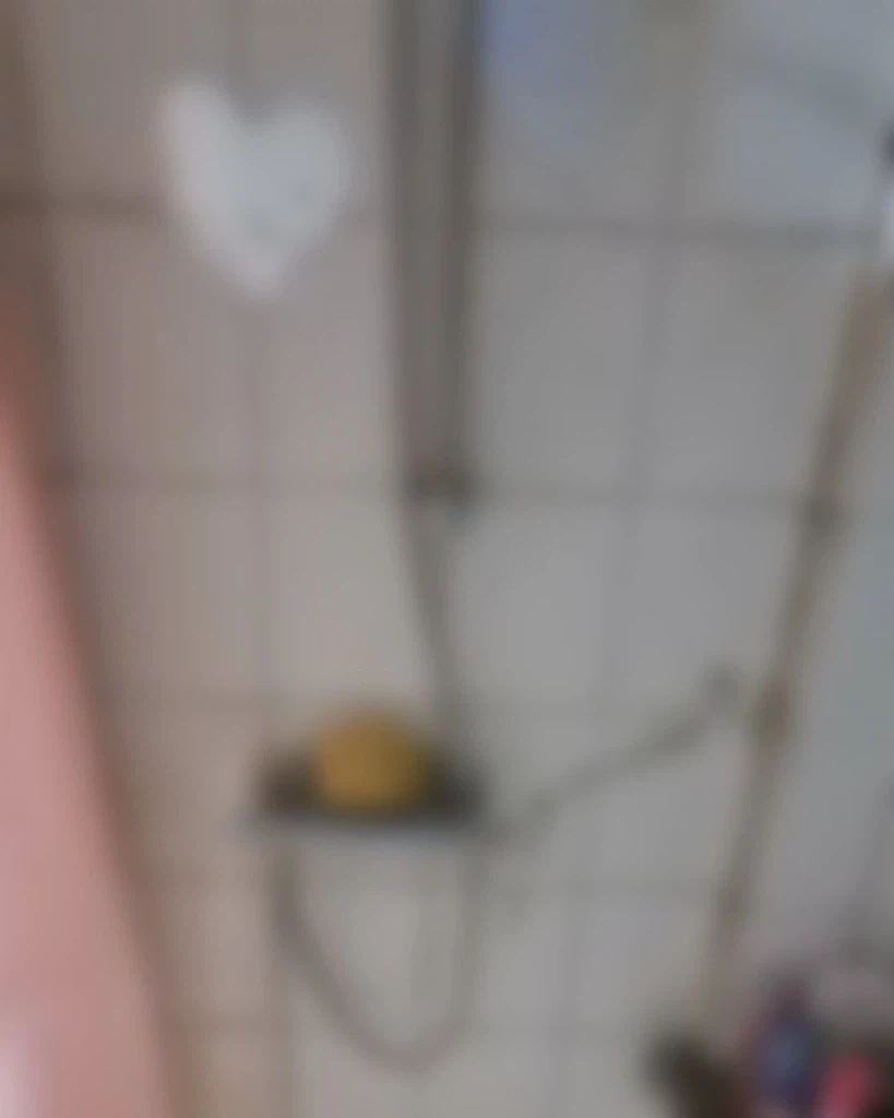 Beitragsbild zu „Möchte jemand mit in die Dusche ?“